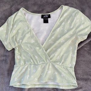 Just polly cropped light green with white flower tee